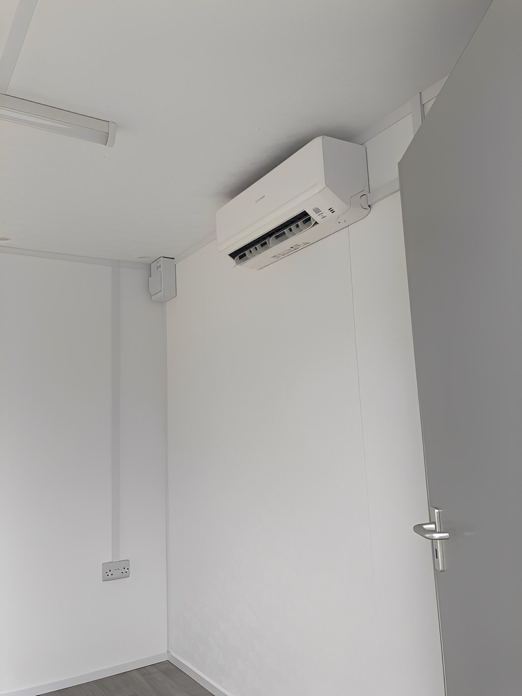 10ft × 10ft Jackleg Cabin (Site Cabin with A/C) – Portable Office or Accommodation - Image 5