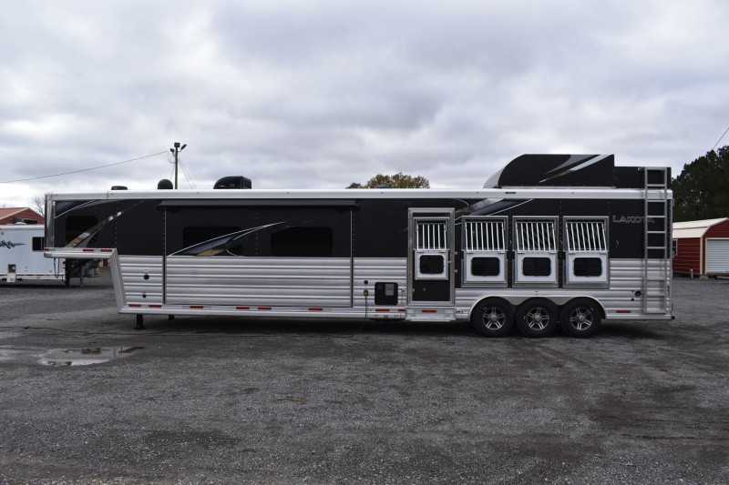 2021 Lakota Bighorn 8418GLQUG 4 Horse Trailer with 18′ Short Wall - Image 28