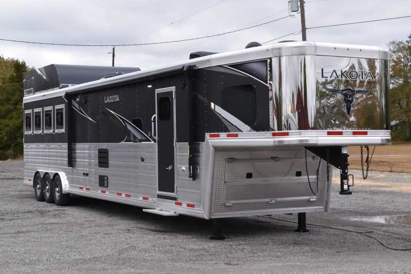 2021 Lakota Bighorn 8418GLQUG 4 Horse Trailer with 18′ Short Wall - Image 34