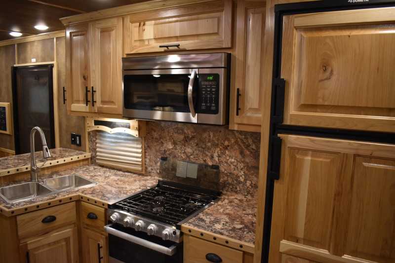 2021 Lakota Bighorn 8418GLQUG 4 Horse Trailer with 18′ Short Wall - Image 11