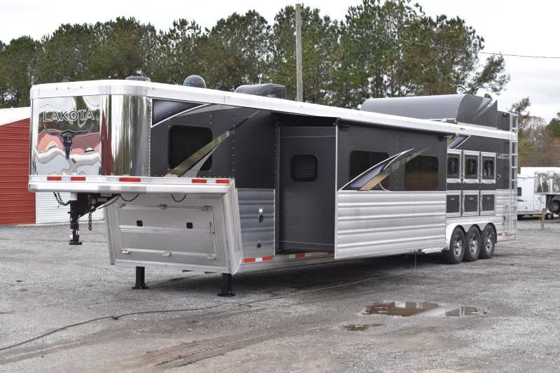 2021 Lakota Bighorn 8418GLQUG 4 Horse Trailer with 18′ Short Wall - Image 29