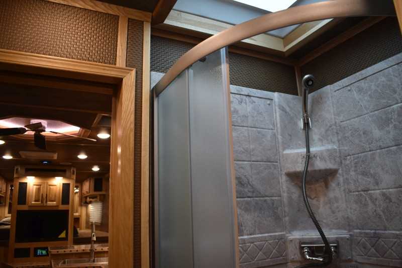 2021 Lakota Bighorn 8418GLQUG 4 Horse Trailer with 18′ Short Wall - Image 16