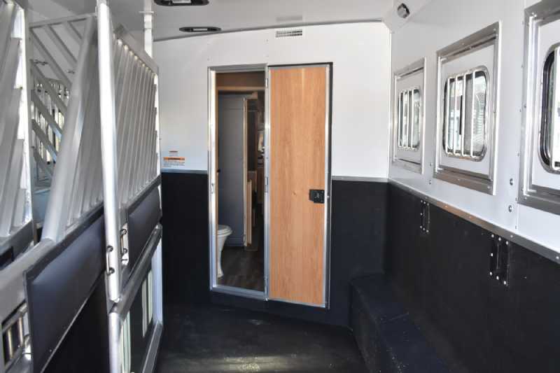 2021 Lakota Bighorn 8418GLQUG 4 Horse Trailer with 18′ Short Wall - Image 24