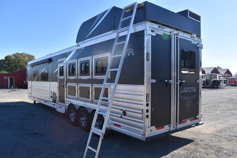 2021 Lakota Bighorn 8418GLQUG 4 Horse Trailer with 18′ Short Wall - Image 25