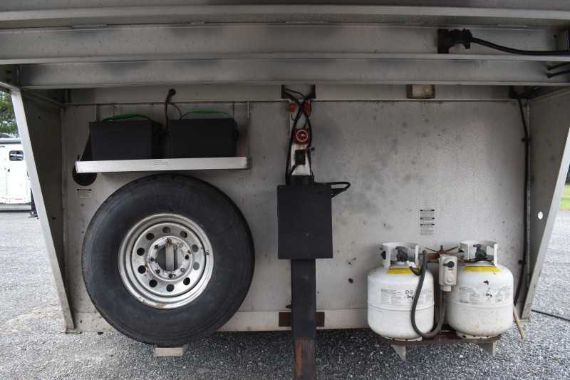 2013 Lakota Charger 8411LQ 4 Horse Trailer with 13′ Short Wall - Image 8