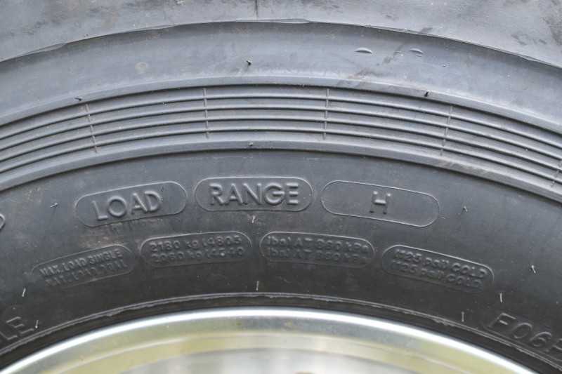 2013 Lakota Charger 8411LQ 4 Horse Trailer with 13′ Short Wall - Image 34