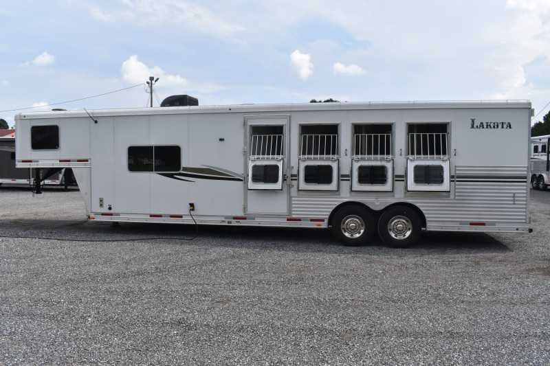 2013 Lakota Charger 8411LQ 4 Horse Trailer with 13′ Short Wall - Image 4