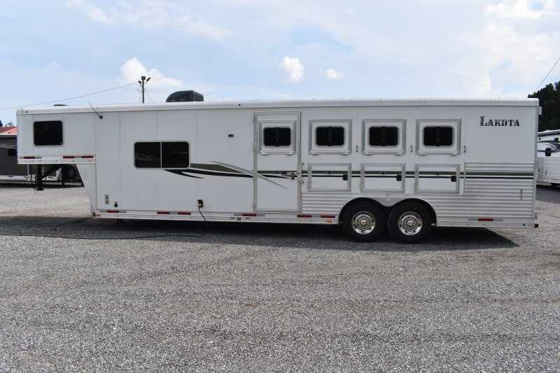 2013 Lakota Charger 8411LQ 4 Horse Trailer with 13′ Short Wall - Image 5