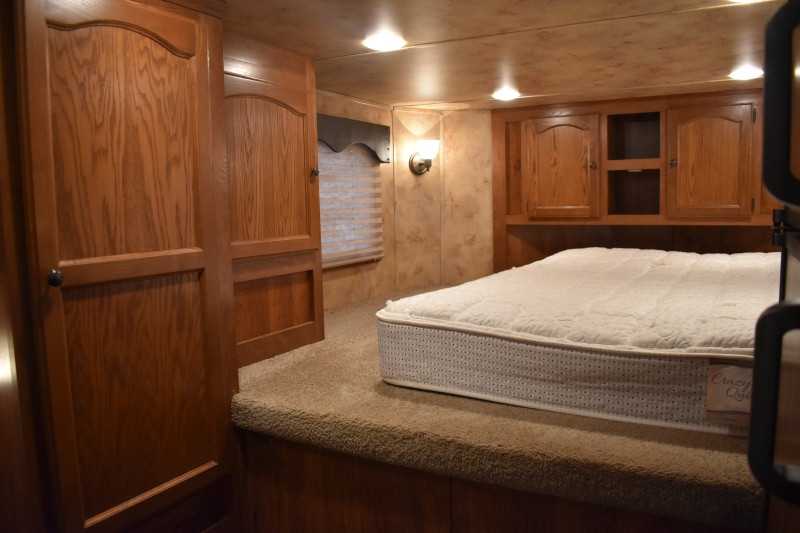 2013 Lakota Charger 8411LQ 4 Horse Trailer with 13′ Short Wall - Image 18