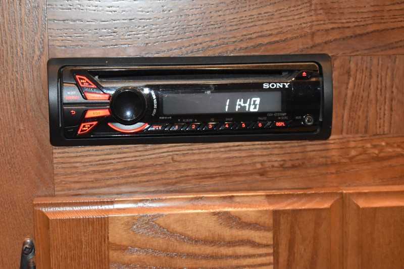 2013 Lakota Charger 8411LQ 4 Horse Trailer with 13′ Short Wall - Image 17