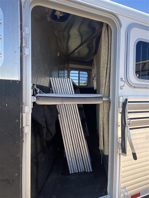 2000 Sooner 4 Horse Bumper Pull SUPER CLEAN - Image 15