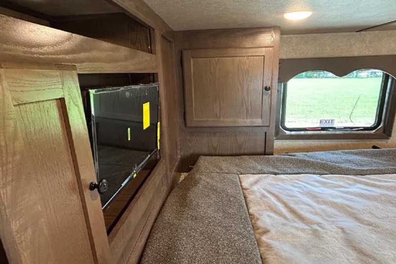 New 2024 Lakota 8313RKBGLQ Charger 3 Horse Trailer with 13′ Short Wall - Image 16