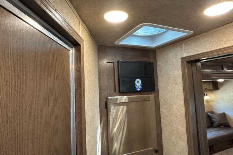 New 2024 Lakota 8313RKBGLQ Charger 3 Horse Trailer with 13′ Short Wall - Image 27