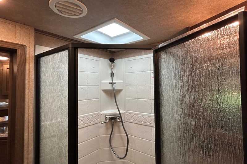 New 2024 Lakota 8313RKBGLQ Charger 3 Horse Trailer with 13′ Short Wall - Image 24