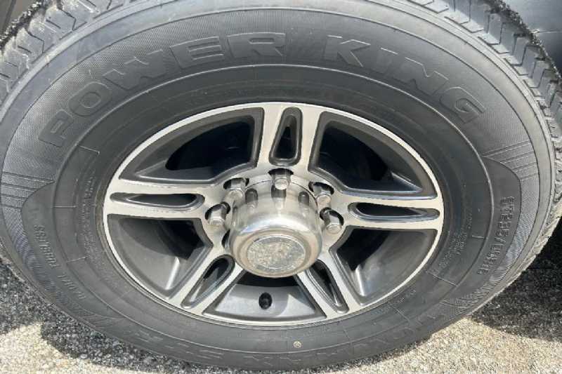 New 2024 Lakota 8313RKBGLQ Charger 3 Horse Trailer with 13′ Short Wall - Image 28