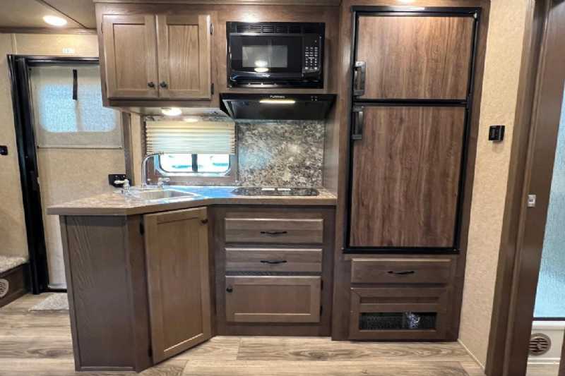 2024 Lakota Charger LE81413SR Stock Trailer with 13′ Short Wall - Image 19