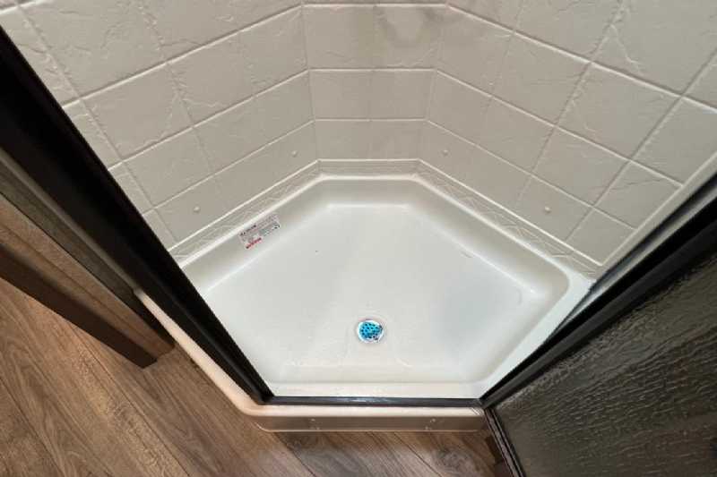 2024 Lakota Charger LE81413SR Stock Trailer with 13′ Short Wall - Image 11