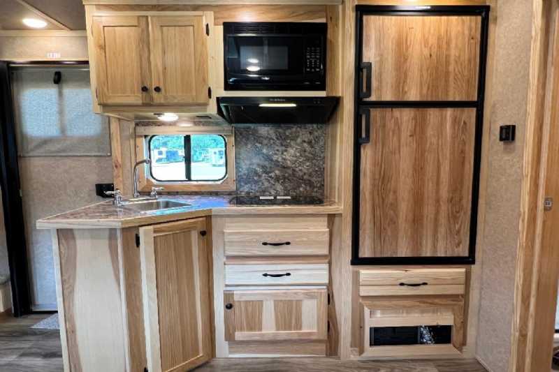 2024 Lakota Charger 8411RKGLQ 4 Horse Trailer with 11′ Short Wall - Image 17