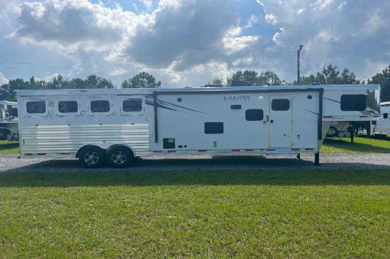 2024 Lakota Charger 8411RKGLQ 4 Horse Trailer with 11′ Short Wall - Image 6