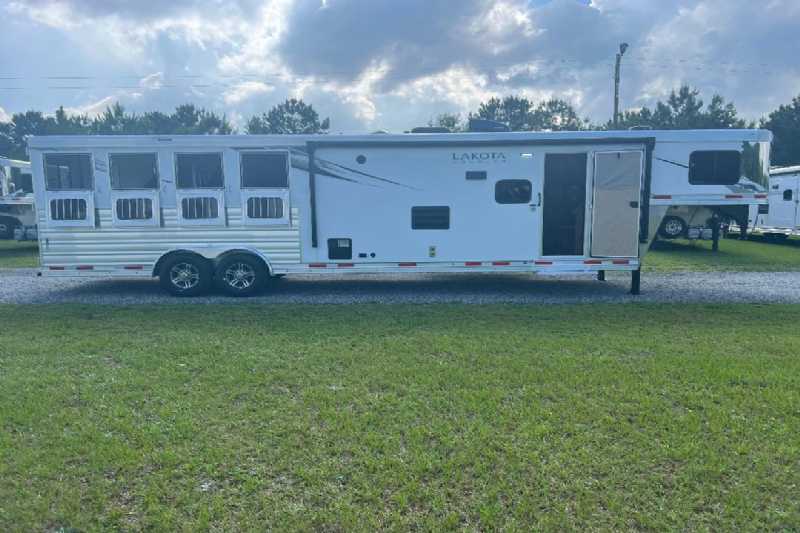 2024 Lakota Charger 8411RKGLQ 4 Horse Trailer with 11′ Short Wall - Image 5