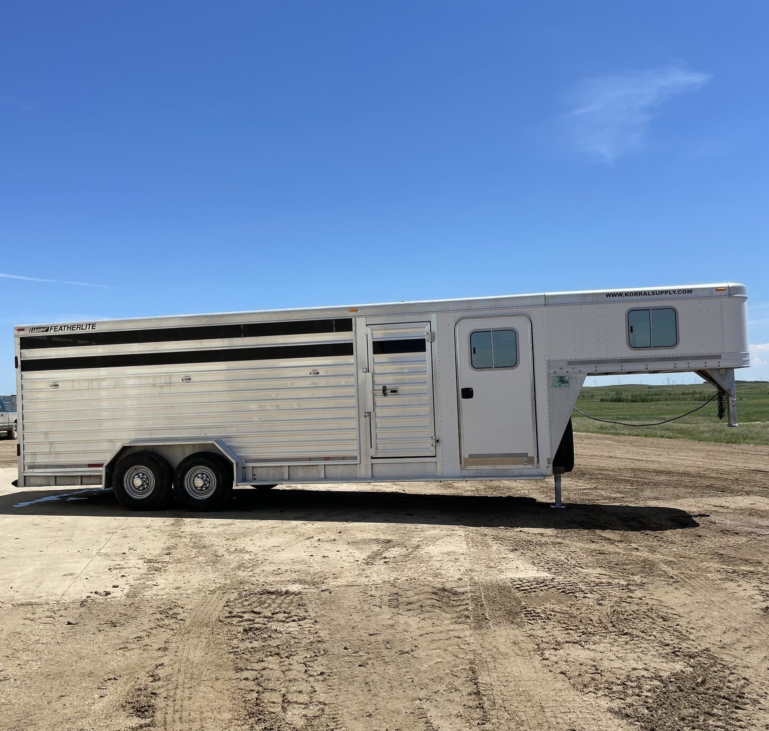 Used 2010 Featherlite 24FT Stock Combo – 2 Compartments - Image 3