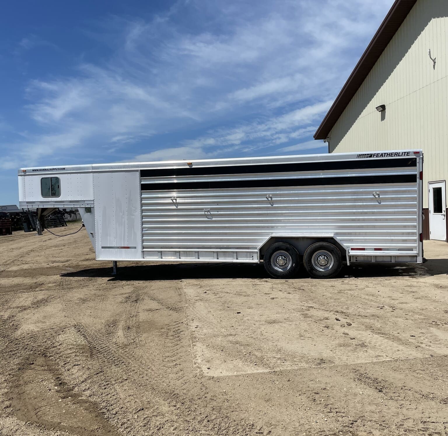 Used 2010 Featherlite 24FT Stock Combo – 2 Compartments - Image 11