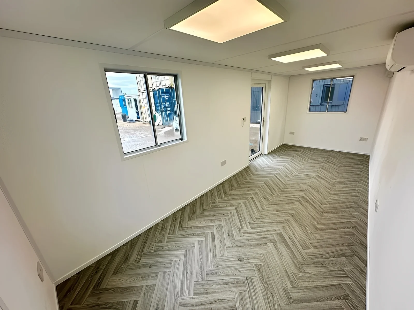 21ft x 8ft Custom Office Cabin – Refurbished Portable Building with A/C & Glazed Door - Image 9