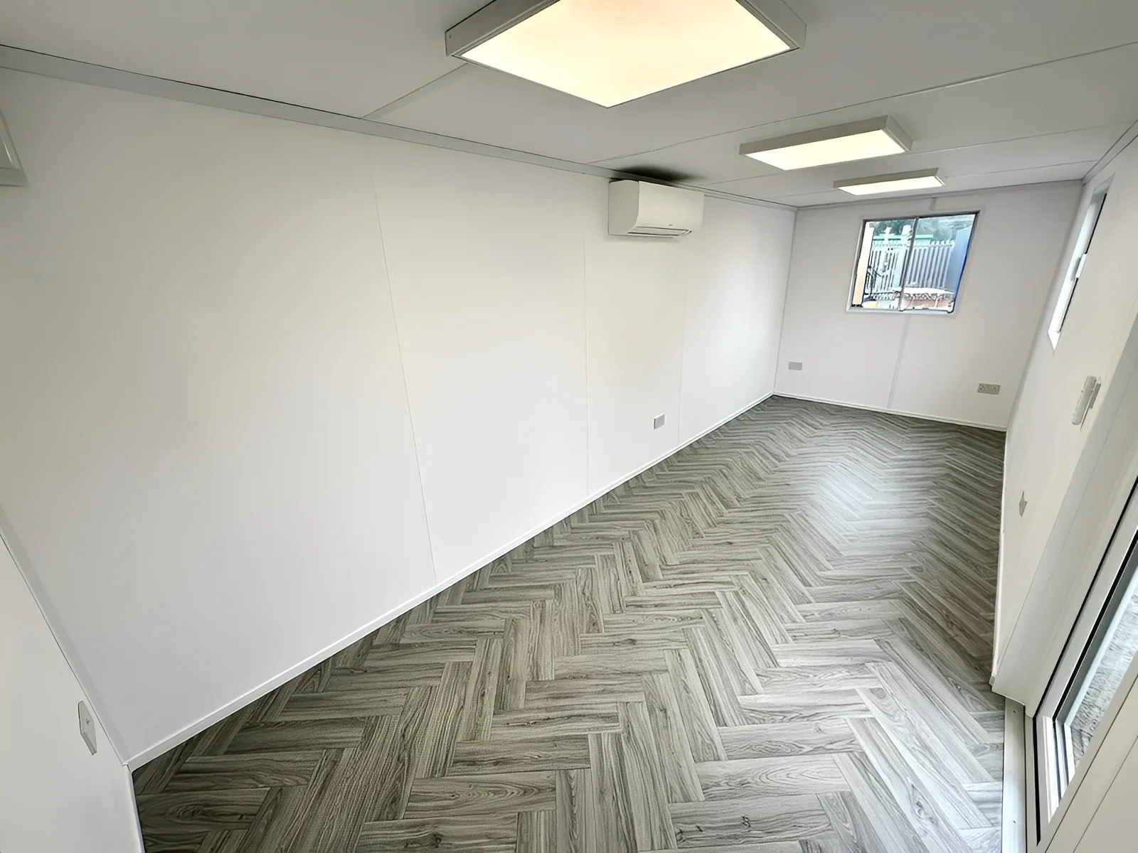 21ft x 8ft Custom Office Cabin – Refurbished Portable Building with A/C & Glazed Door - Image 7