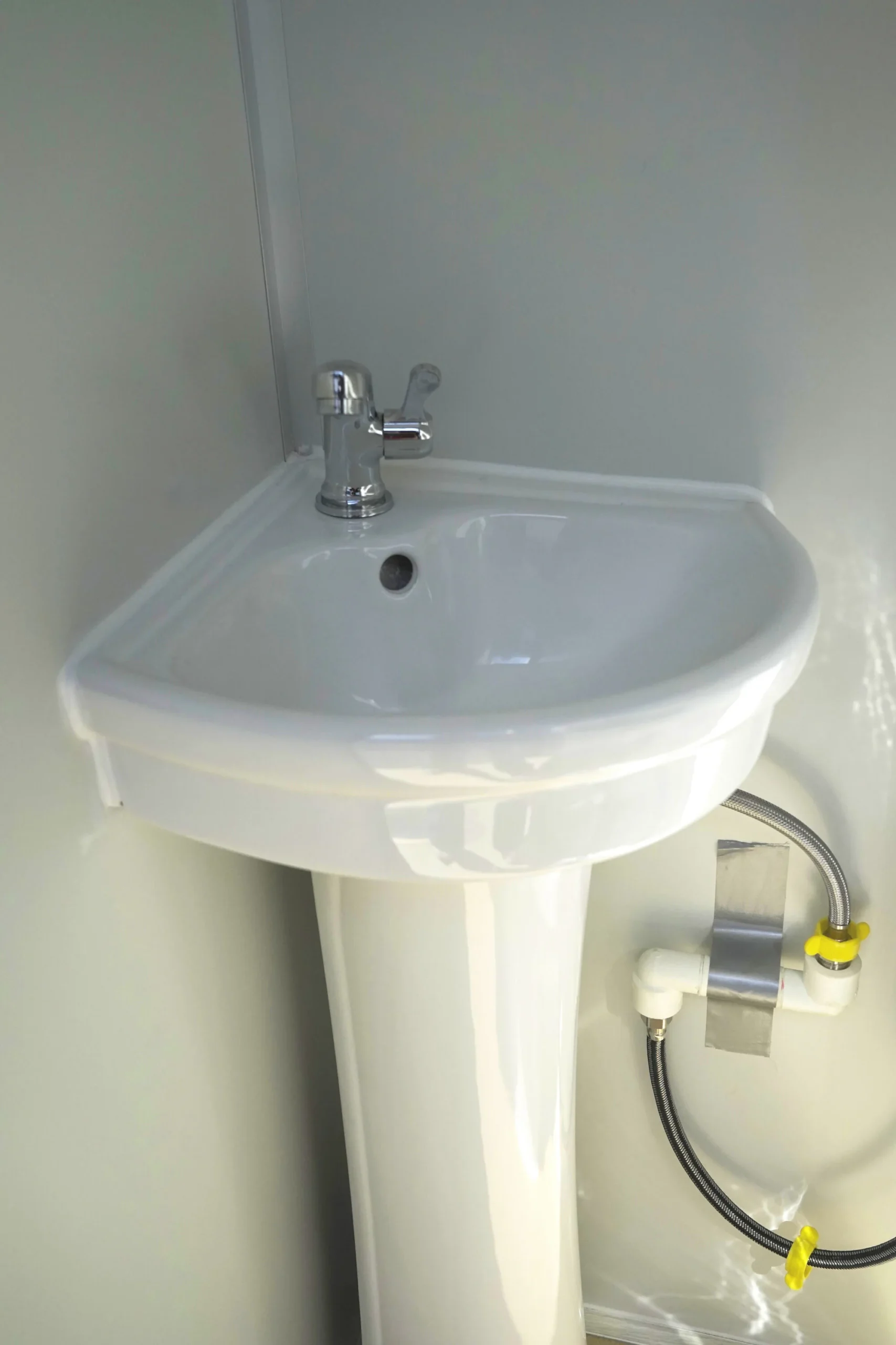 Portable Toilet With 110V Sink - Image 4