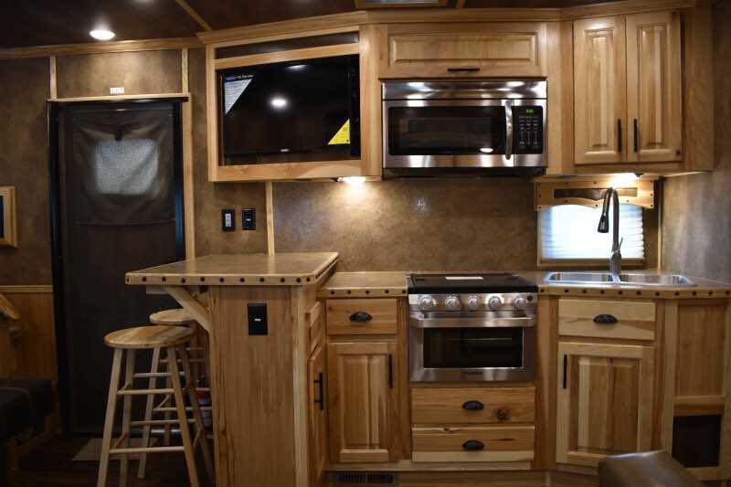 2021 Lakota BIGHORN 8316SRGLQ 3 Horse Trailer with 16′ Short Wall - Image 26