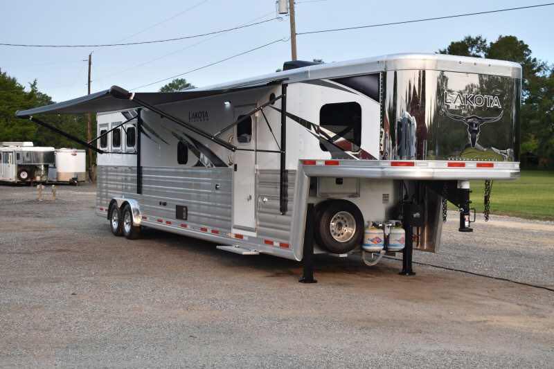 2021 Lakota BIGHORN 8316SRGLQ 3 Horse Trailer with 16′ Short Wall - Image 5