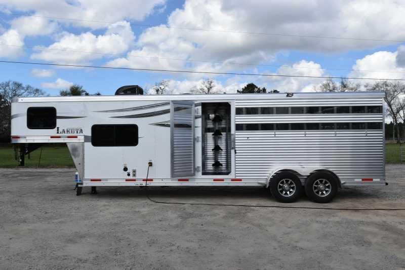 2018 Lakota Charger LQ Stock Trailer with 9′ Short Wall - Image 4