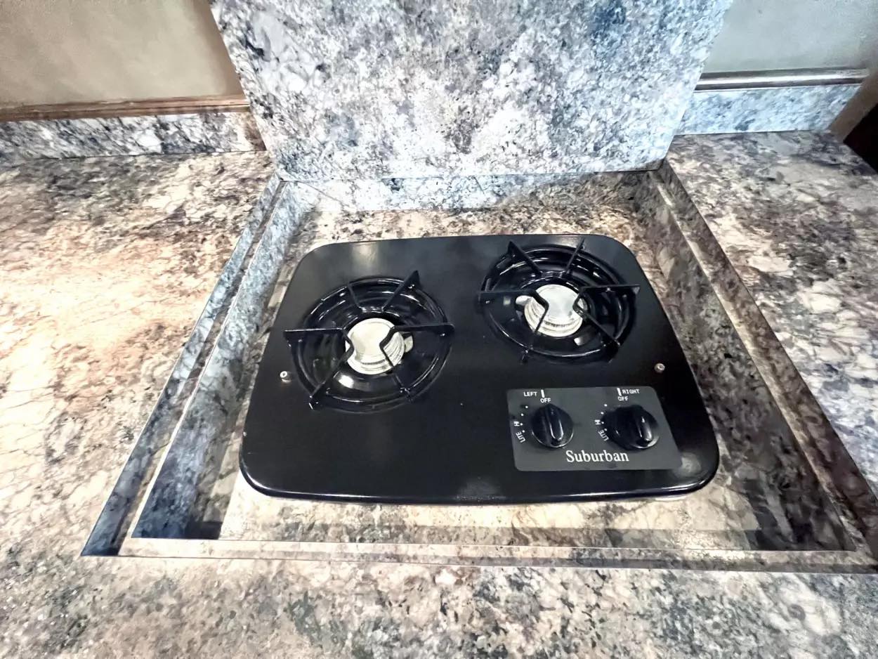 Used 2013 Bloomer 4 Horse 16′ LQ, 7’Slide, Air Ride, Pod, Mister/Water Sys Air ride, HWH Slide, Integrated Pod - Image 14