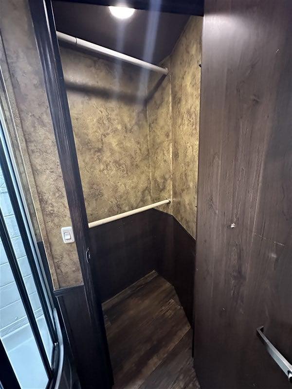 2014 Lakota Bighorn 8416, Generator, Couch, Dinette 17’ Shortwall, 4 Horse Trailer, 12′ Slide. - Image 17