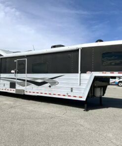 Used 2013 Bloomer 4 Horse 16′ LQ, 7’Slide, Air Ride, Pod, Mister/Water Sys  Air ride, HWH Slide, Integrated Pod