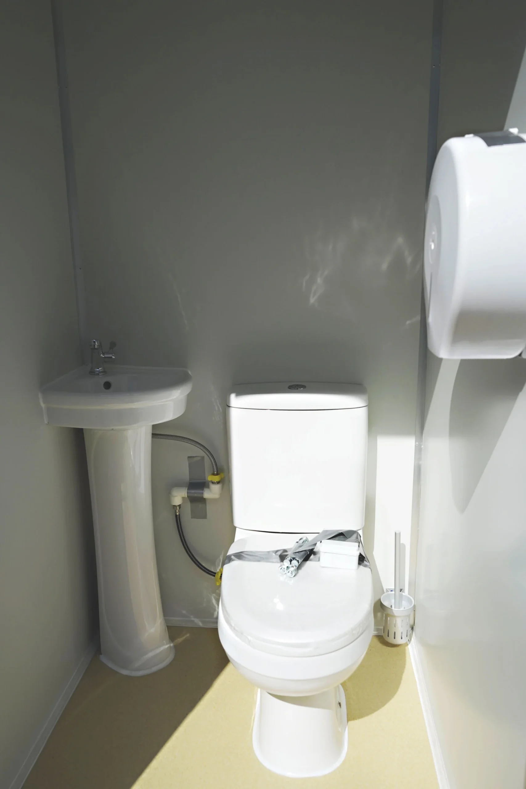Portable Toilet With 110V Sink - Image 5