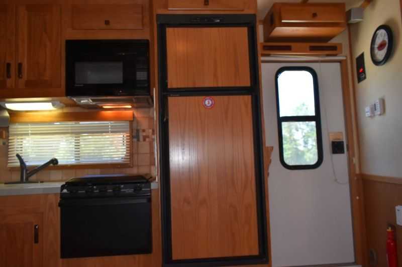 2005 Sundowner Sunlite 6LQ Horse Trailer with 11′ Short Wall 725 Grand Sierra 8612GLQ MidTack - Image 30