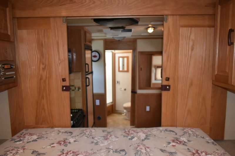2005 Sundowner Sunlite 6LQ Horse Trailer with 11′ Short Wall 725 Grand Sierra 8612GLQ MidTack - Image 42