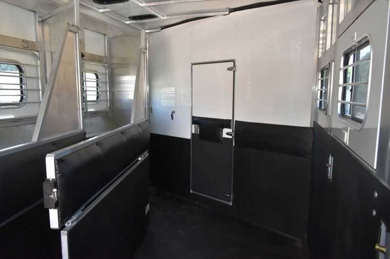 2005 Sundowner Sunlite 6LQ Horse Trailer with 11′ Short Wall 725 Grand Sierra 8612GLQ MidTack - Image 13