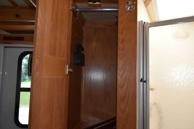 2005 Sundowner Sunlite 6LQ Horse Trailer with 11′ Short Wall 725 Grand Sierra 8612GLQ MidTack - Image 25