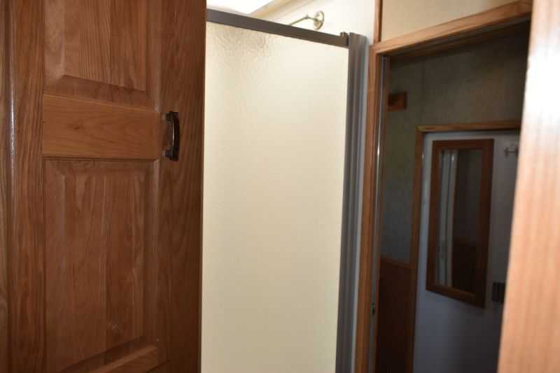 2005 Sundowner Sunlite 6LQ Horse Trailer with 11′ Short Wall 725 Grand Sierra 8612GLQ MidTack - Image 24