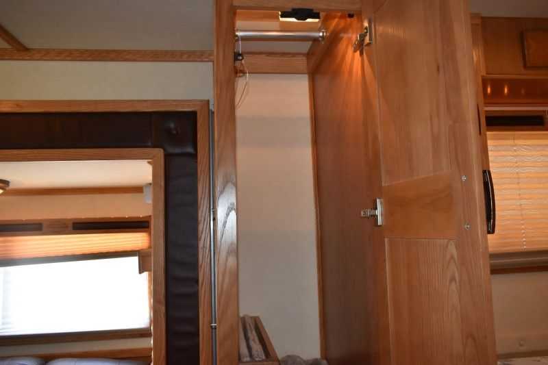 2005 Sundowner Sunlite 6LQ Horse Trailer with 11′ Short Wall 725 Grand Sierra 8612GLQ MidTack - Image 21