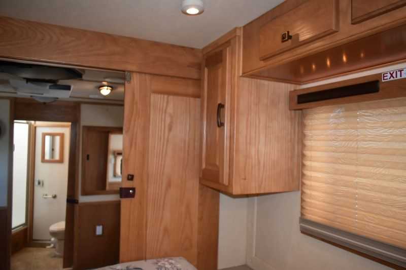 2005 Sundowner Sunlite 6LQ Horse Trailer with 11′ Short Wall 725 Grand Sierra 8612GLQ MidTack - Image 40