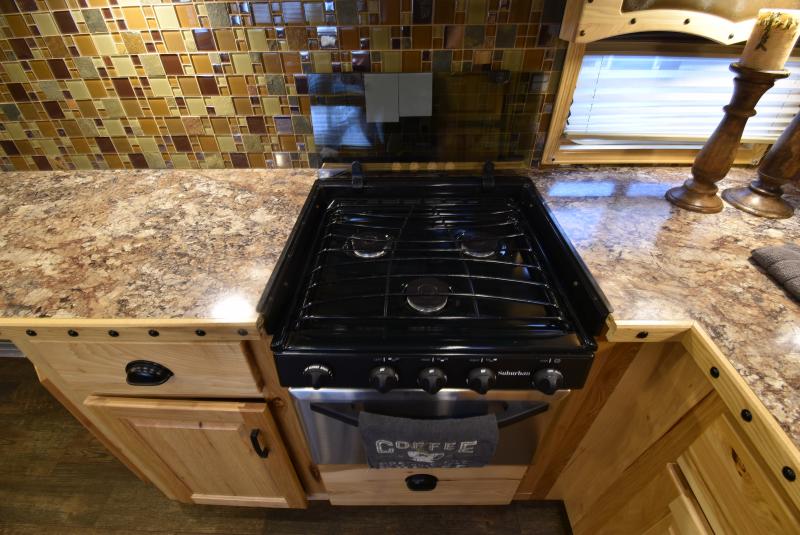 2018 Lakota Bighorn 3 Horse Living Quarters - Image 20