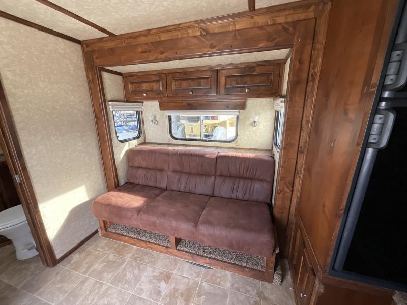2014 Logan Coach RAZ4GNHDLQ 40′ 4 horse Razor GN Horse Trailer**WITH WALK IN CLOSET** - Image 10