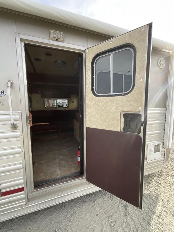 2014 Logan Coach RAZ4GNHDLQ 40′ 4 horse Razor GN Horse Trailer**WITH WALK IN CLOSET** - Image 8