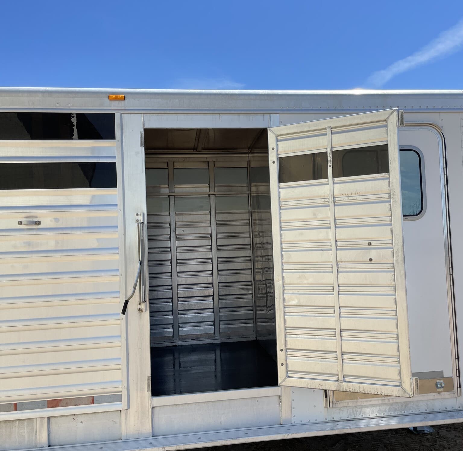 Used 2010 Featherlite 24FT Stock Combo – 2 Compartments - Image 17
